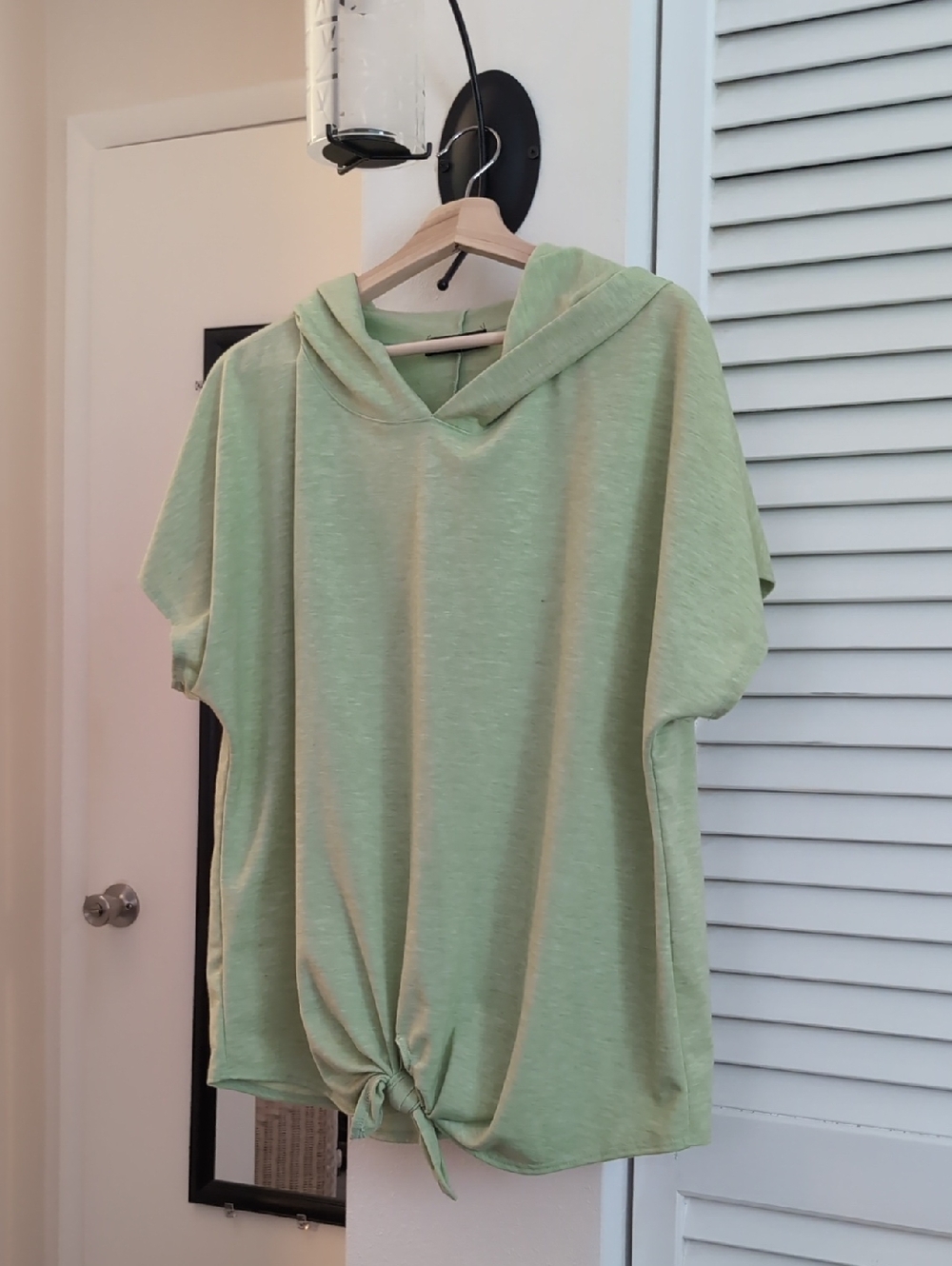 Kim & Cami Light Green Short-Sleeve Hooded Knot Front Top